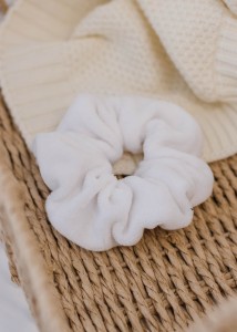 Gumka do włosów SCRUNCHIES welur biały