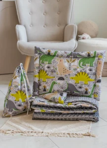 (Outlet) Zestaw przedszkolaka (kocyk z poduszką) - Dinosaurs i Grey Minky